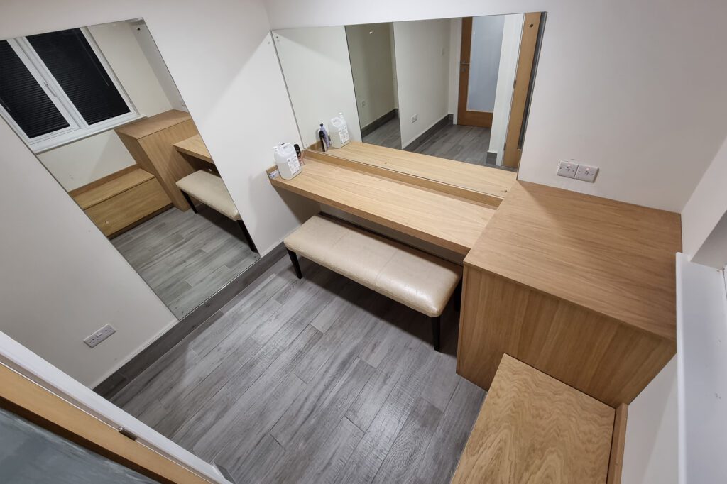 An image of the luxuriously built changing room at the pt studio- Private Personal Training in Reading